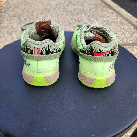 Nike Green Athletic Shoes - Picture 3 of 8